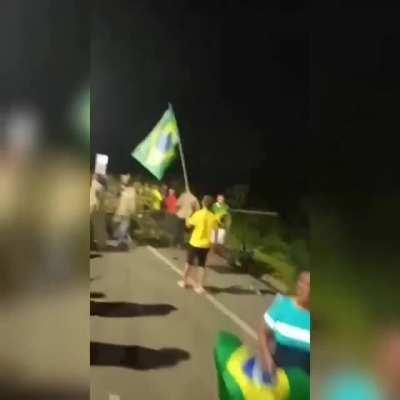 Rodovia Rio Santos desinterditada na marra por trabalhadores do estaleiro Brasfels que voltavam pra casa