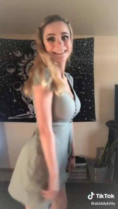 She doesnt shake her ass