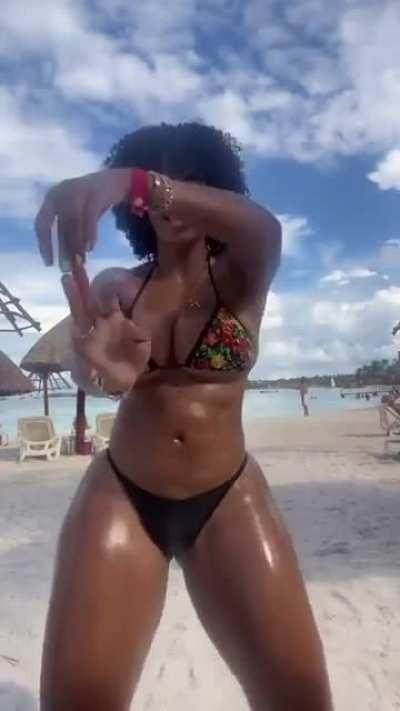 Sophiie (@mzsophielive)