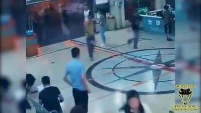 Gentleman Defender Uses Sneak Attack To Disarm Attacker