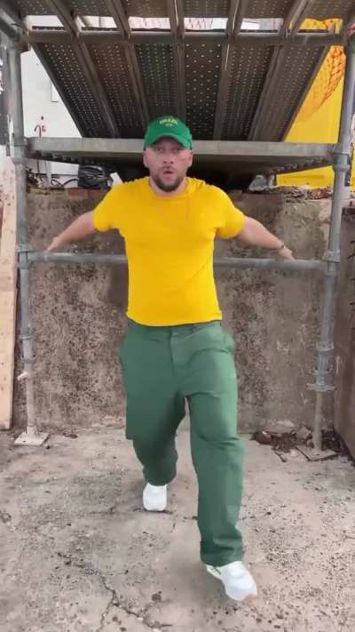 Me when I trip but try to make it Fashün like nothing happened