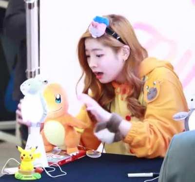 Mama charizard be like