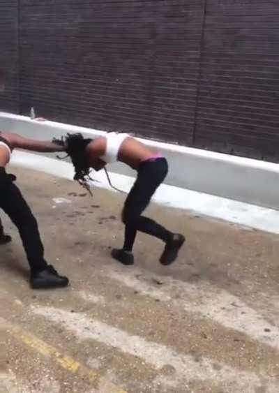 First time I see someone take a smoke break during the fight