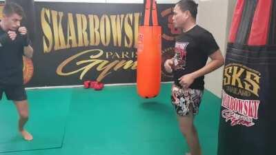 Silapathai showing how ro defend against punches with teeps ,His record is 116 teep during a fight ,vs Lakhin.