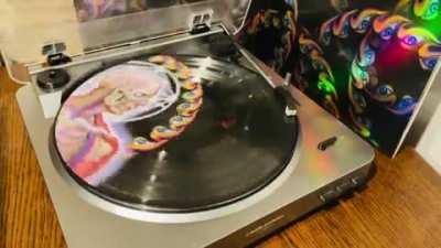 Finally got my record player up and running again after 3 years! There is only one vinyl worthy of the first listen ♥️