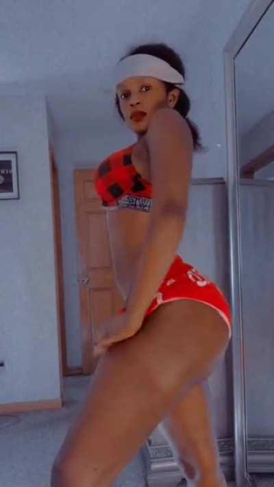 Her booty def looks sweet in shorts 🥰💦