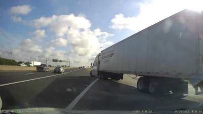 Idiot in truck stops 3 lanes of highway to make his exit [oc]