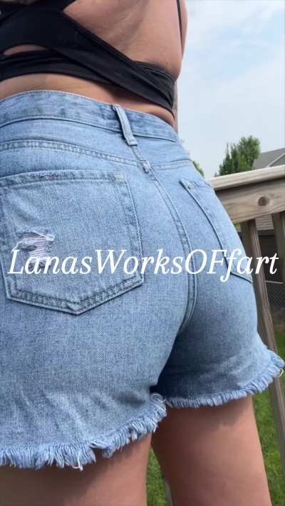 The neighbors were watching me film my farts! 🙈