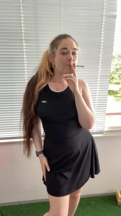 If you saw me without a cigarette in my hand, would you be able to tell that im a smoker?❤️