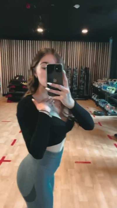 I’m kinda insecure about my body :/ (OC)