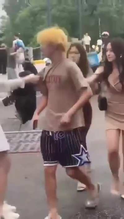 Bro dated 3 girls at the same time but got caught.