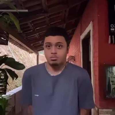 Como vc se fingiria? Eu: 🔨