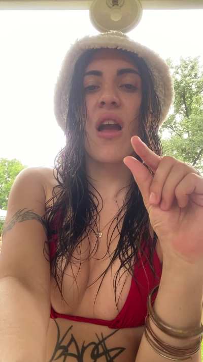 No wonders why you love pink that much. With that little dick tou have a pusseyyy