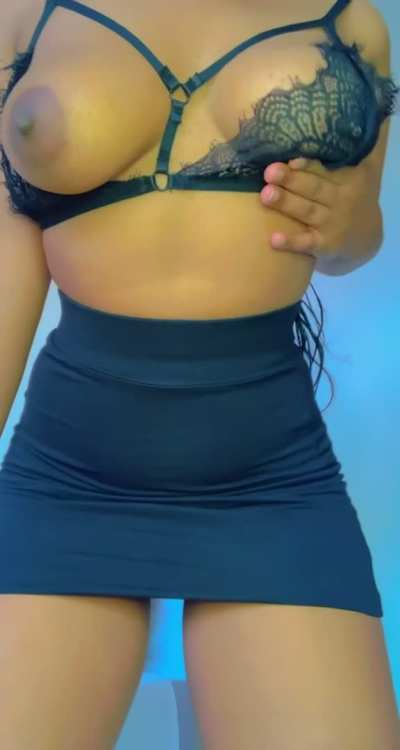 I got a new bra, please don’t mind my pussy