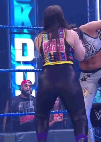 Nikki Cross jiggling