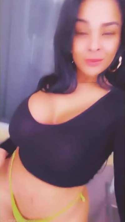 Super Thick Spanish MILF
