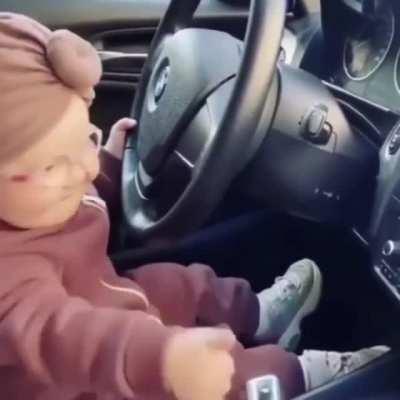 the baby do be vibing