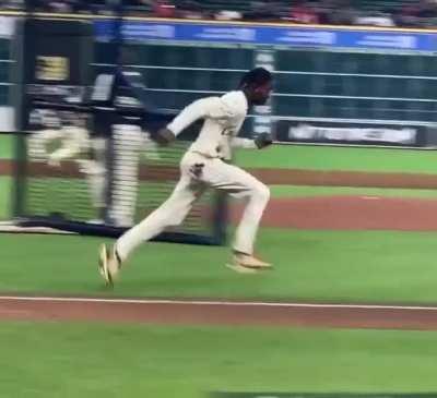 Travis running like he’s an anime character