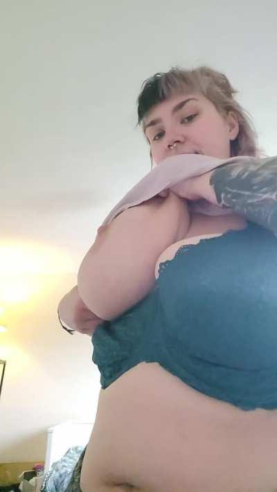 Just some tig ol bitties