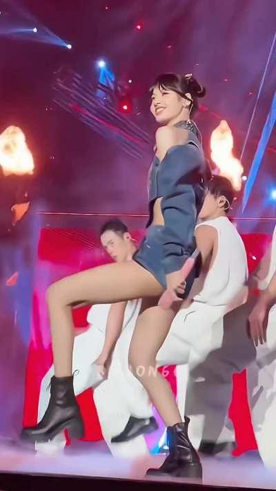 Lisa cheeks (enhanced)