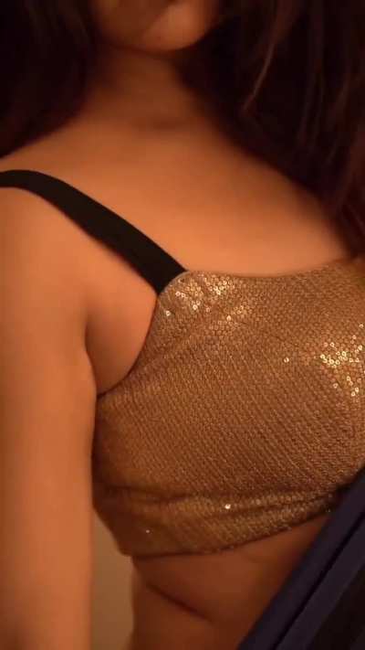 Imagine having a sexy relative like her 🥵