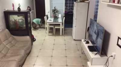 Good boi warns kids to flee the scene before dad comes home