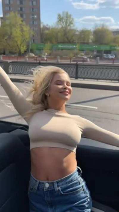 Alla Bruletova, living her life eating ice cream 😍🤩😋🍦