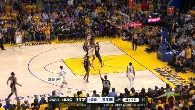 [Highlight] The Kings give Curry a little bit of room and he drains the 26 footer!