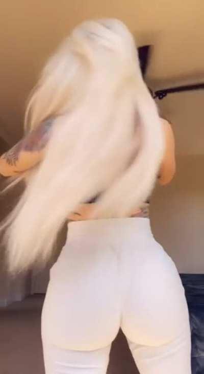 Isabella James (@SpiritualBimb0)