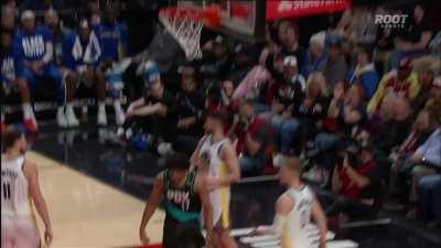 [Highlight] Watford lobs it up high and Sharpe says hello to the rim as he levitates to punch it home