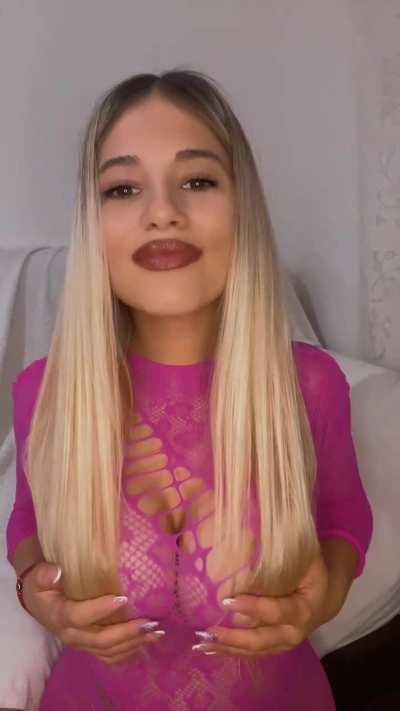 i want u to cum all over my fat juicy titties ;))