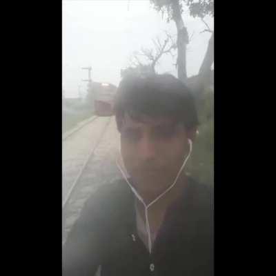 Man video's himself next to oncoming Train