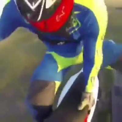 Ele ainda tentou segurar