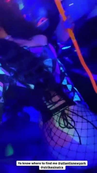 🍑🤳🏽 @the0nly@nt!ee