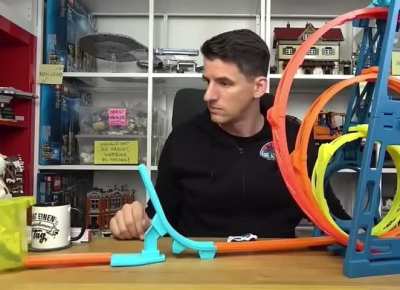 Reasonable Reaction (@HeldDerSteine)