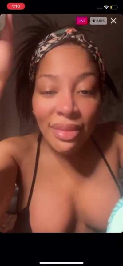 Ouuuu.. LOOK AT THIS HERE !!! 😩