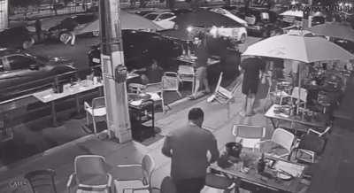 A turma do Crossfit treinando e correndo e o pessoal do alphaiate achando que era arrastão