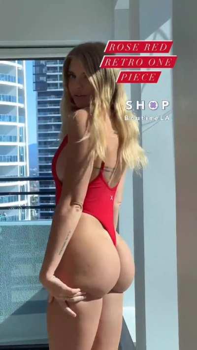 Miss Jade is so curvy 🤩