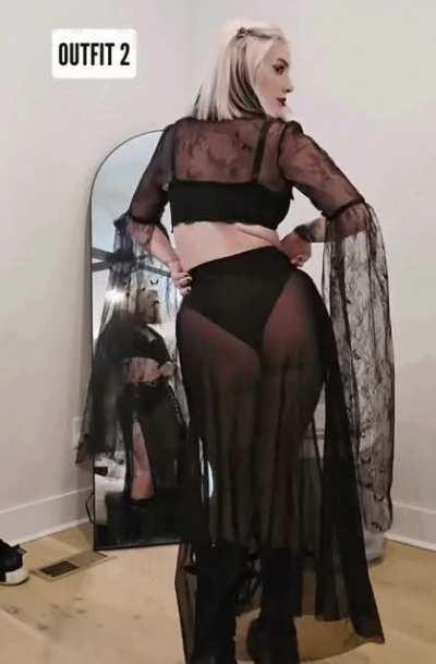 Addie Nicole finally showing off that big booty.  🤤