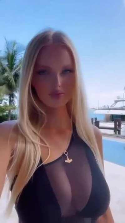 Zienna Eve Sonne {2022-06-12} (@ZiennaSonne) [Instagram]