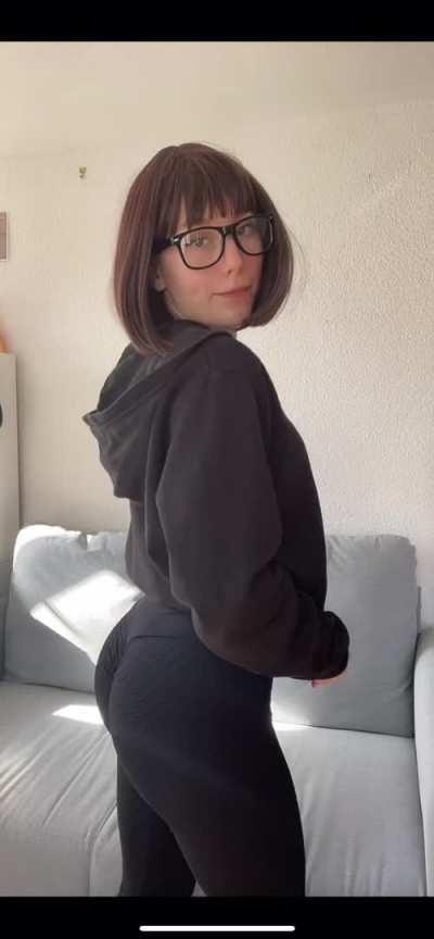 If this gets at least 5 likes I will fuck myself in the ass