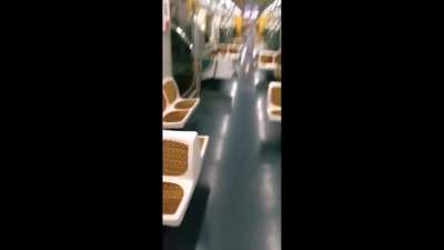 Peguei o último metrô, vazio, da Linha 4 - Amarela, em São Paulo.