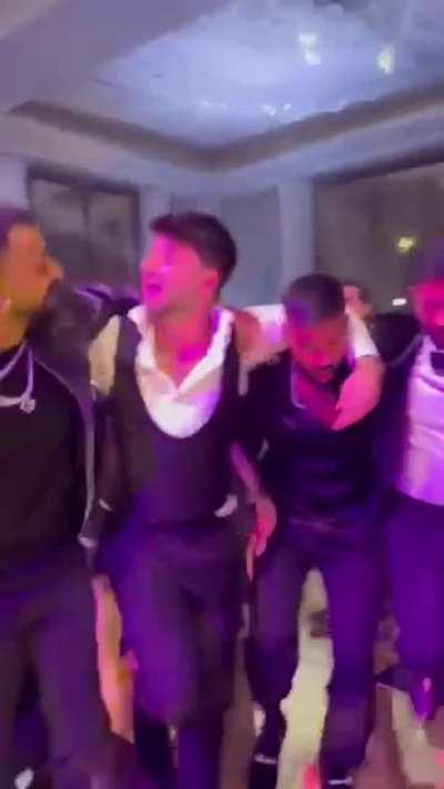 Blessing your day with Thala dancing