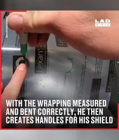 This is what I want for ghost recon goddam. Straight up active camaoflaugue riot shield.