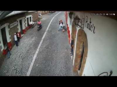 Thief gets caught by victims BF.