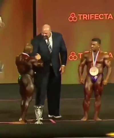 Brian Shaw congratulating 2022 olympia winner