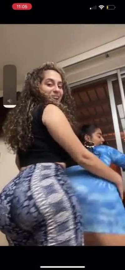 Does any one know who this is ? Yet