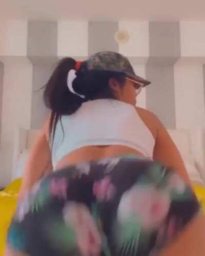 big booty shaking