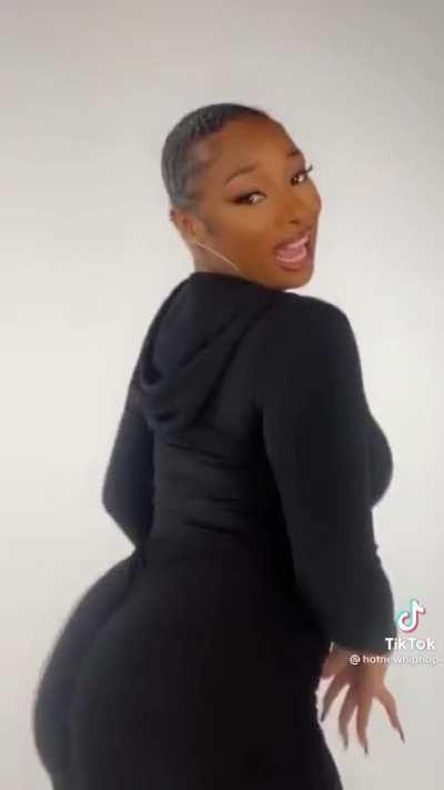 Megan (@theestallion)