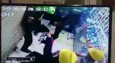 En Pasto. Mayo 26. La brutalidad de los verdaderos vandalos esos de verde...